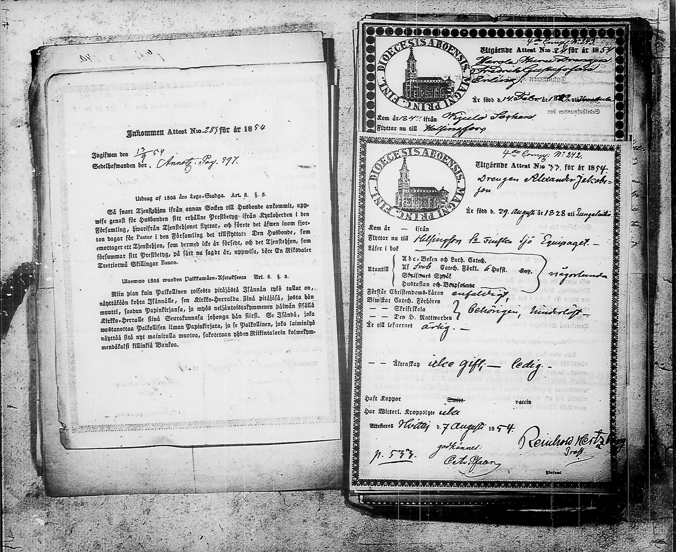[ ../kirjat/Kirkonkirjat/ensimmainen_suomen_meriekipaasi/muuttokirjoja_1854-1855_es177/kuvat/298.jpg ]