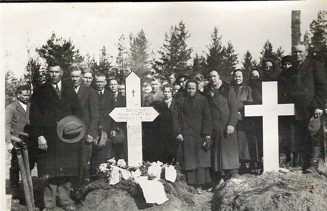 Mannen hautajaiset (647 x 419).jpg